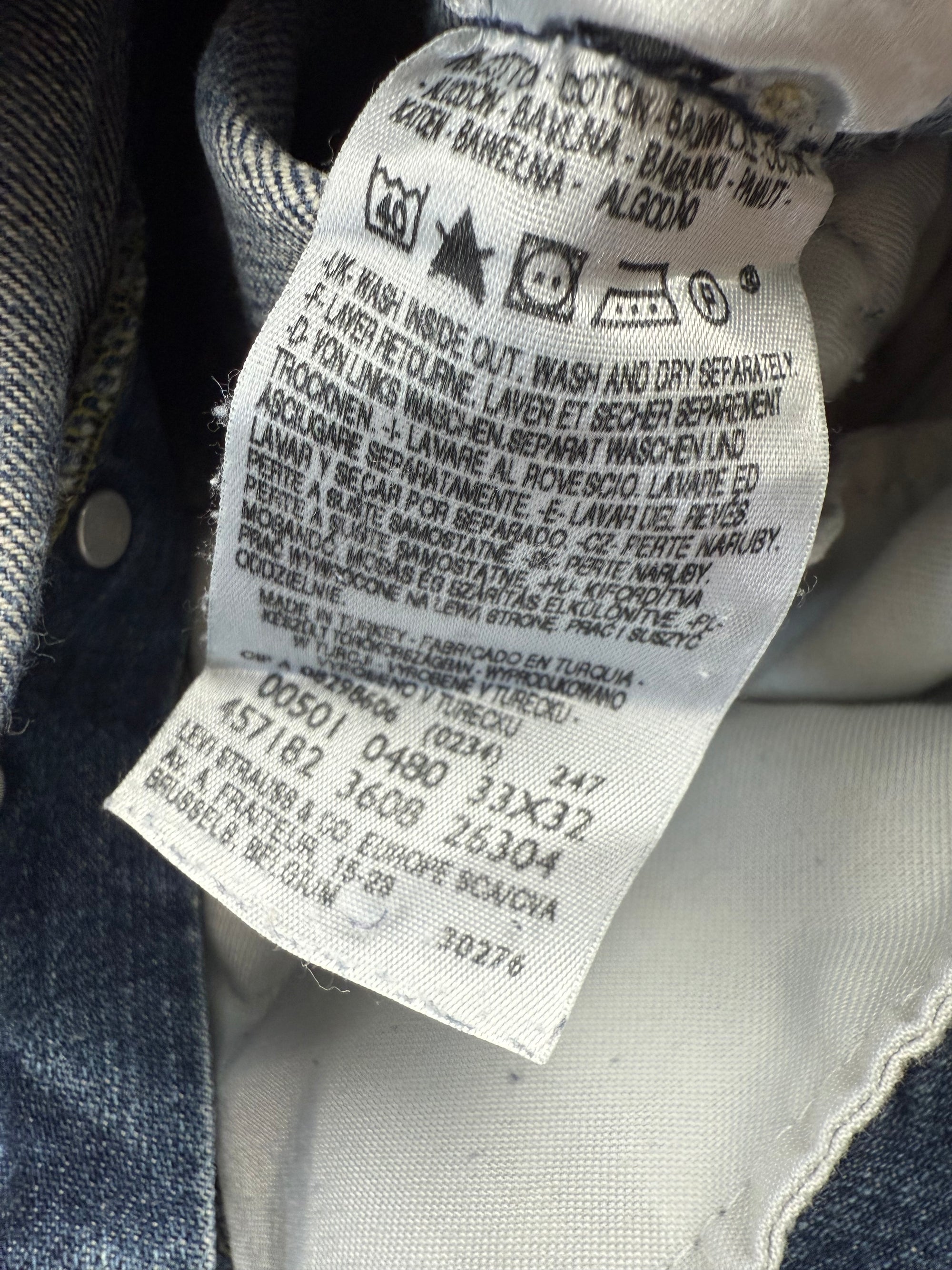 Jean Levi’s 501 coupe droite vintage troué sur l’avant - taille 42