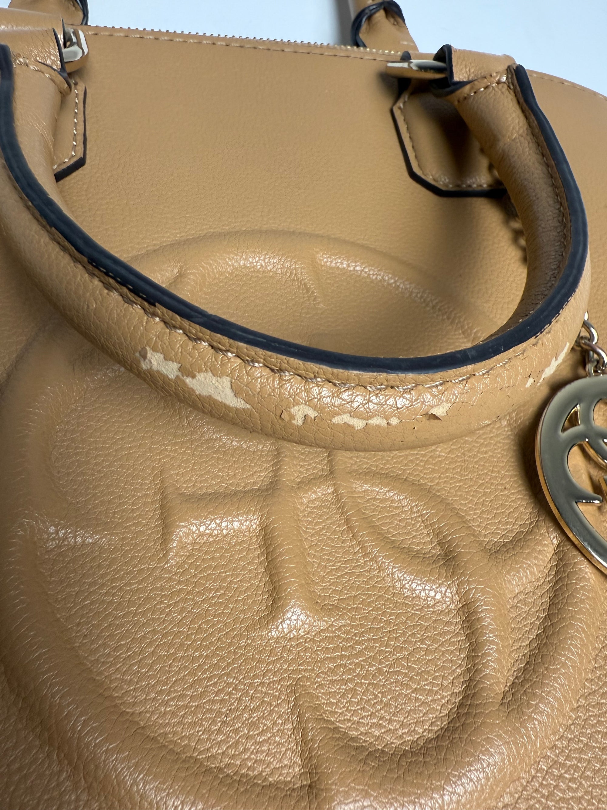 Sac à main Guess camel - Élégant et pratique