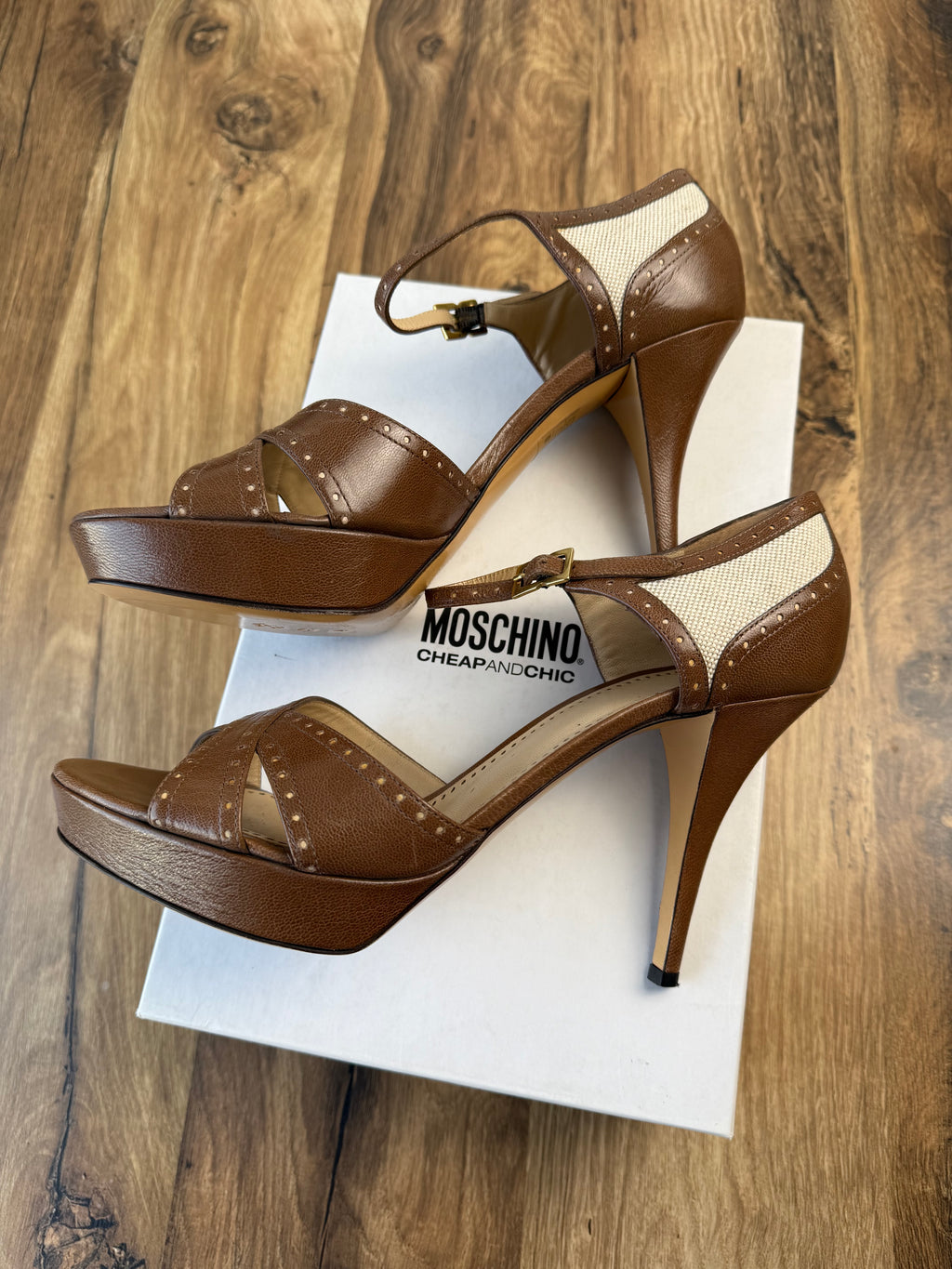 Escarpins Moschino en cuir marron - Taille 40