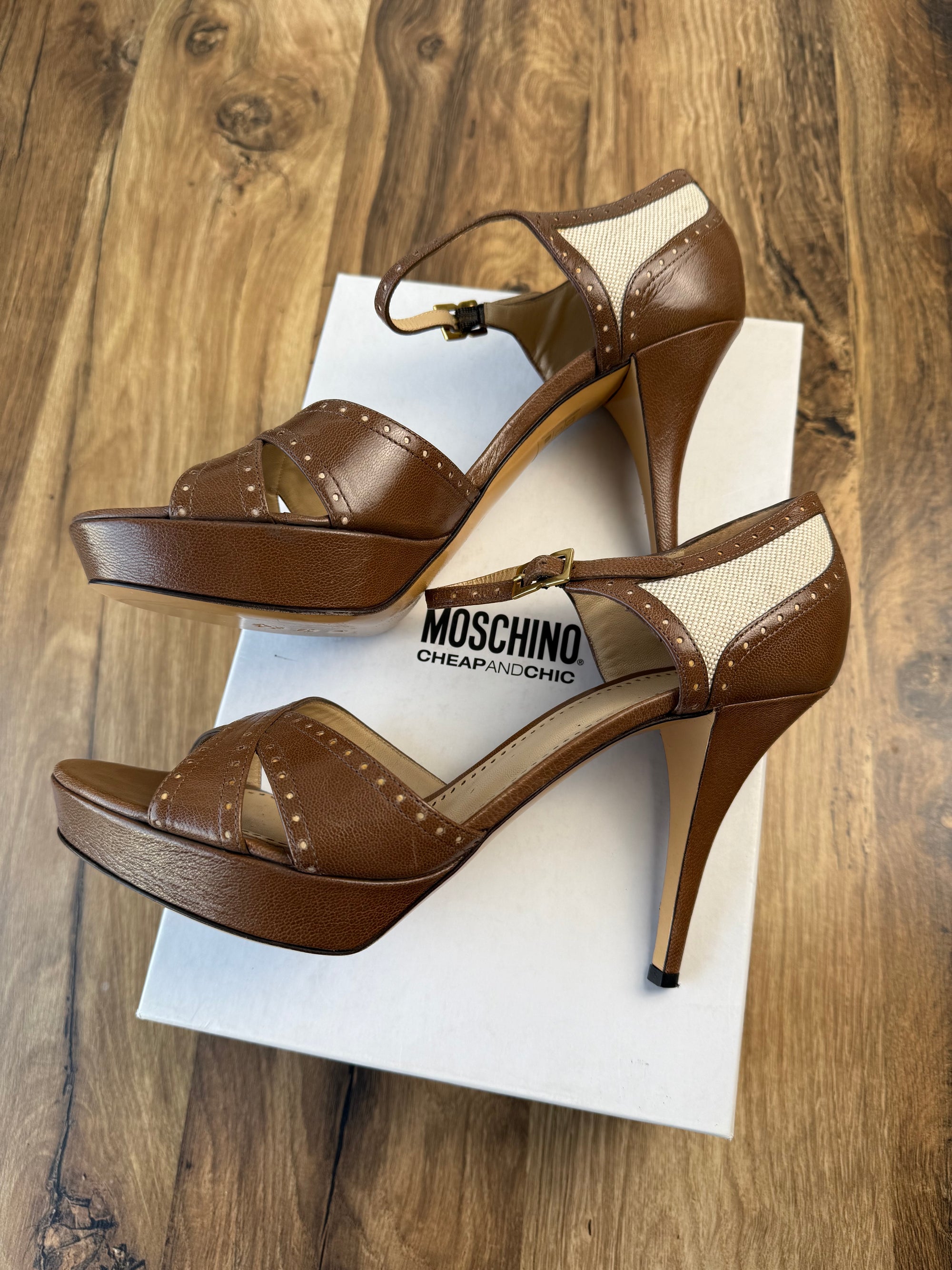 Escarpins Moschino en cuir marron - Taille 40