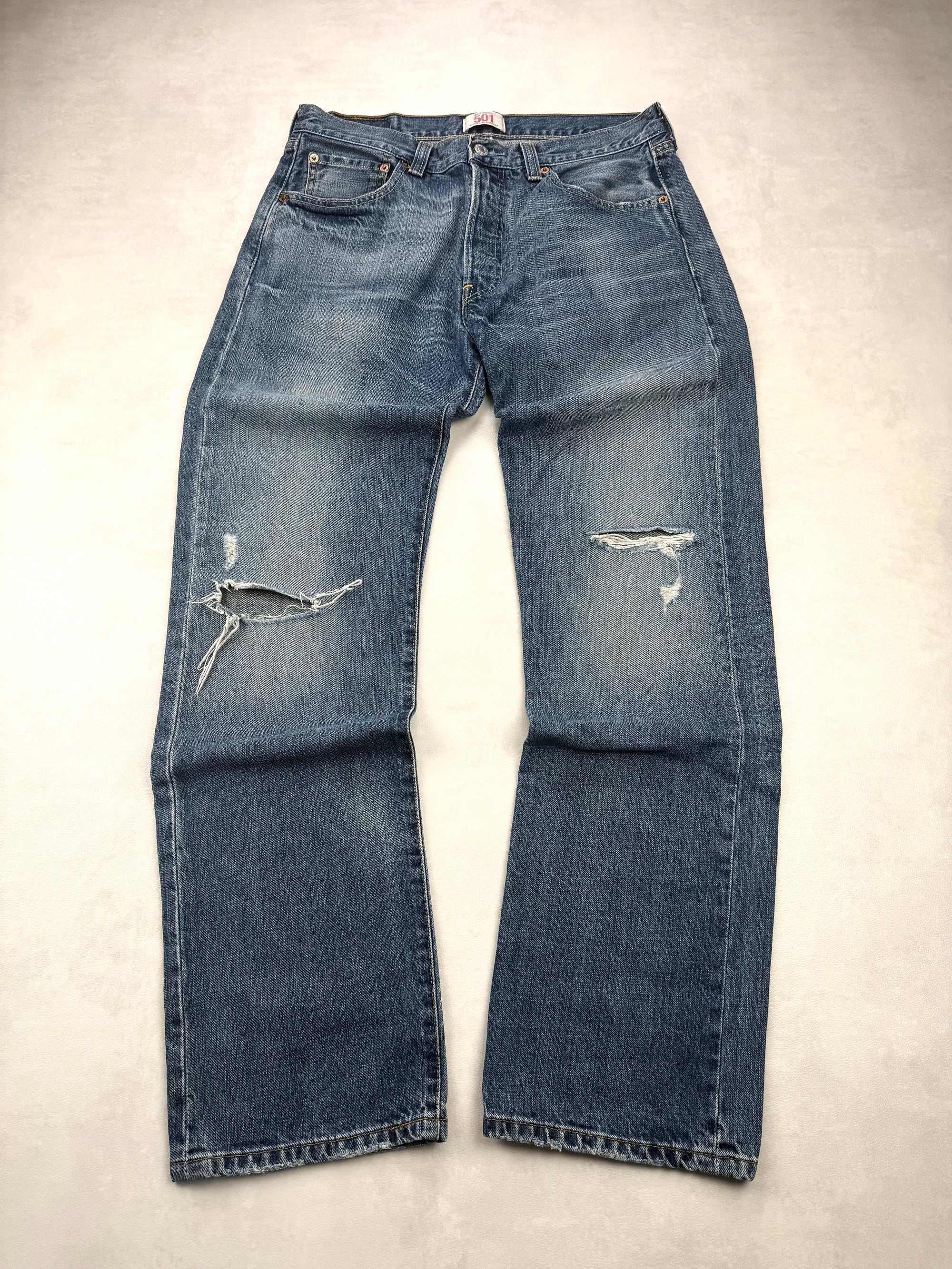 Jean Levi’s 501 coupe droite vintage troué sur l’avant - taille 42