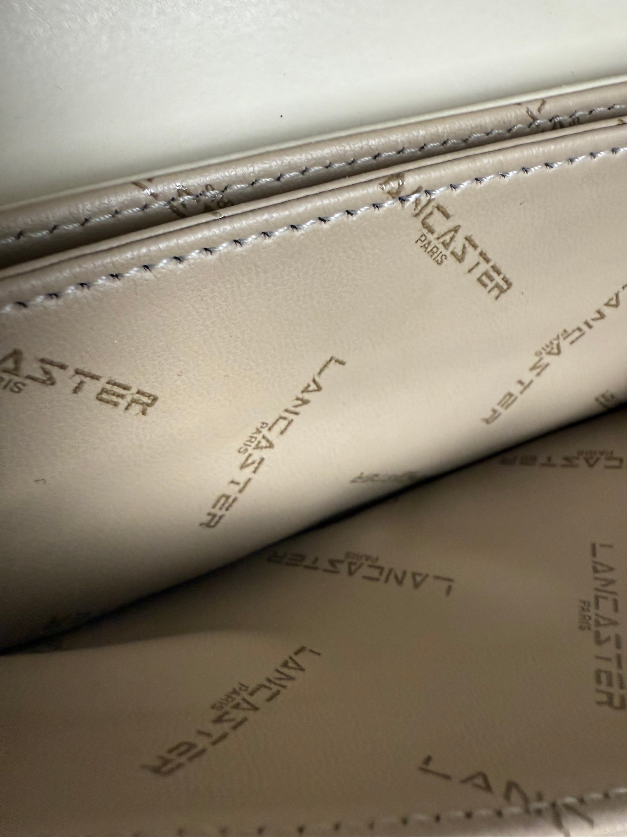 Sac Lancaster blanc cassé vintage - format bandoulière