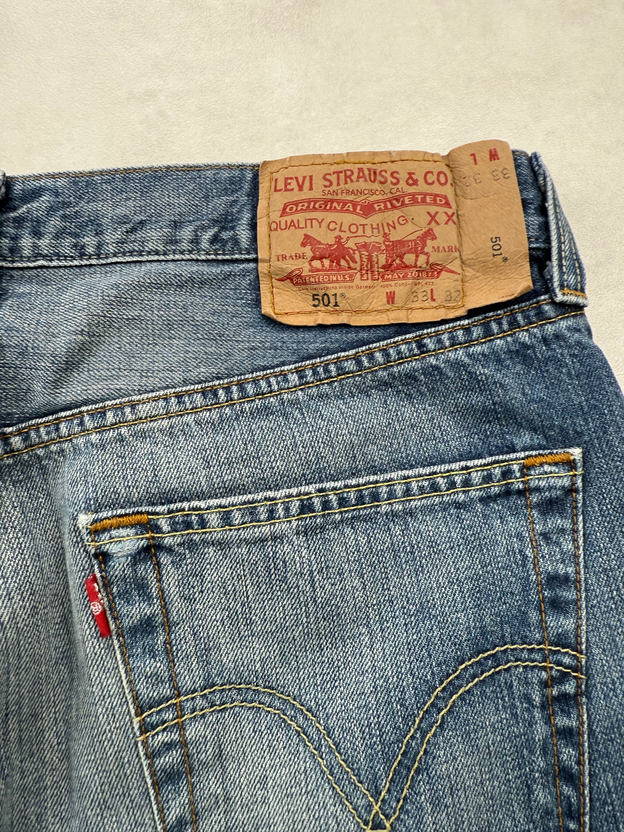 Jean Levi’s 501 coupe droite vintage troué sur l’avant - taille 42