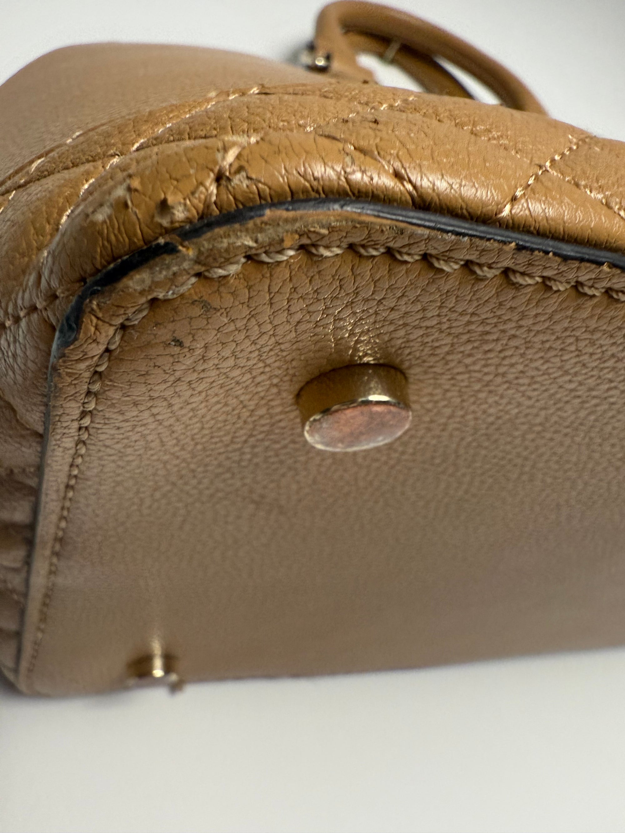 Sac à main Guess camel - Élégant et pratique