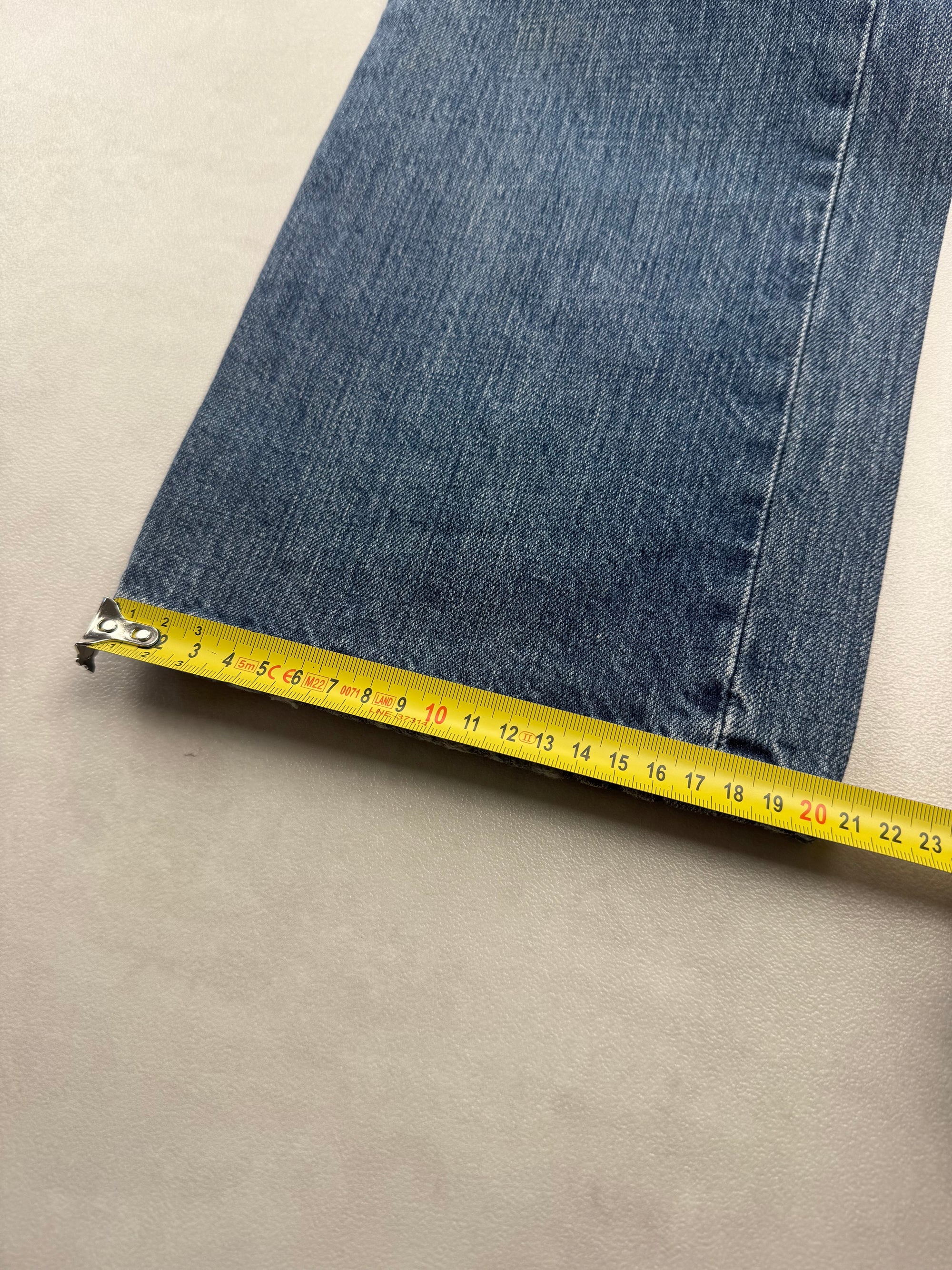 Jean Levi’s 501 coupe droite vintage troué sur l’avant - taille 42